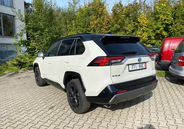 Toyota RAV4 cena 139900 przebieg: 42000, rok produkcji 2020 z Czerniejewo małe 56